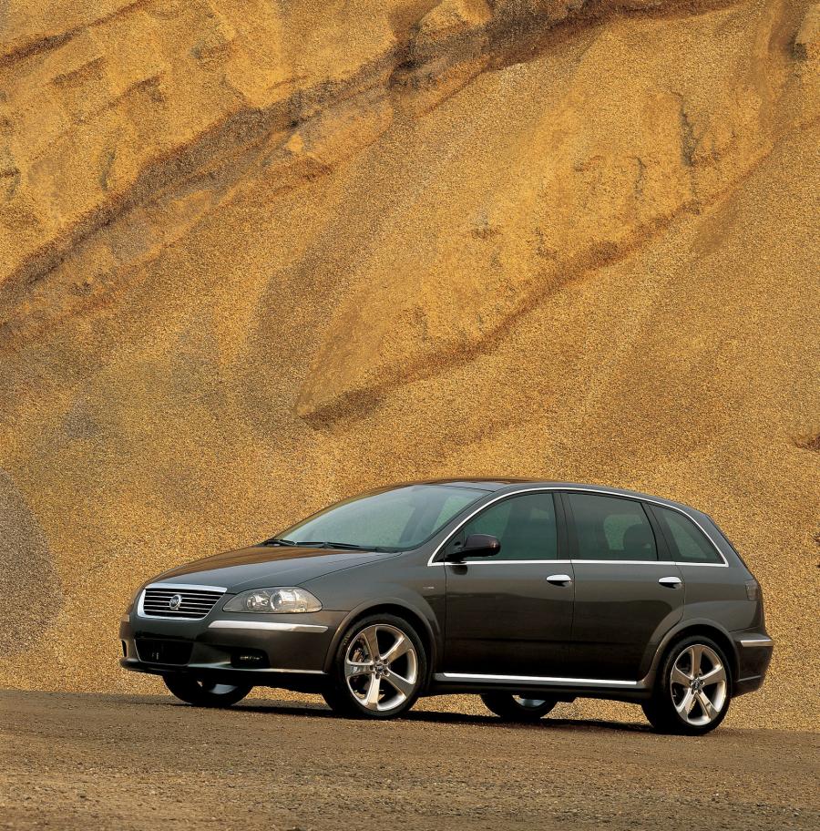  Fiat Croma 8ttoV Concept 2005 года  (фото 10 из 11)